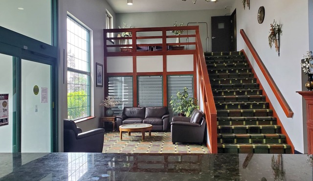 River Hill Inn & Suites