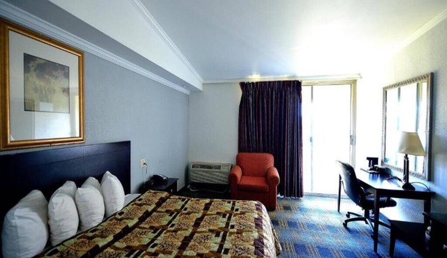 River-view, 1 King Bed with Balcony