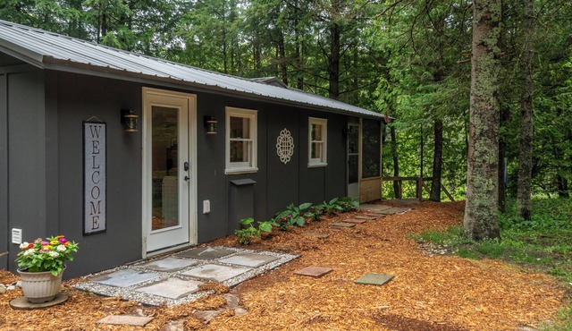 River Watch at Roaring Brook-Betsie River Frontage & easy access to Crystal Mtn