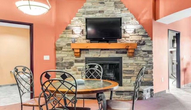 Riverbend Escape - Jacuzzi/Sleep 14 Family Friendly!