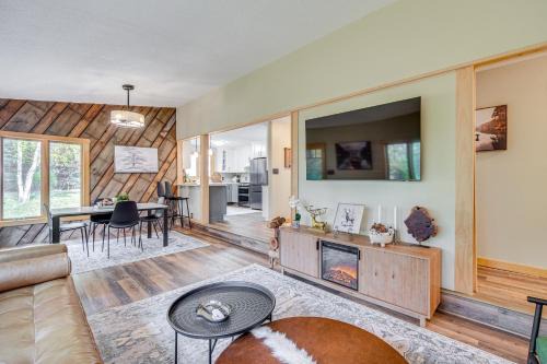 'Riverbend Retreat' on 7 Acres w/River Access!