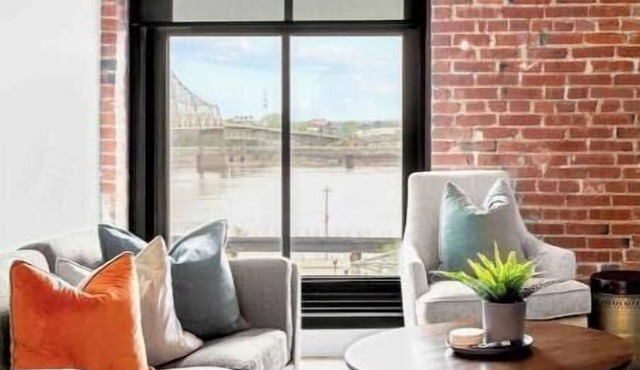 Riverfront DWTN Loft - W/D- Gated Parking