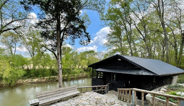 Riverside Cabin | Mammoth Cave | Bowling Green, Kentucky | Corvette Museum