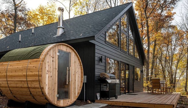 Riverside Retreat: Unwind in a Cabin with Private Steam Sauna on the Pine River
