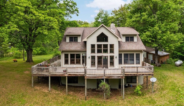 Riverside Retreat - Cozy 3BR Cabin-Style Home w/Wraparound Deck near Lake City