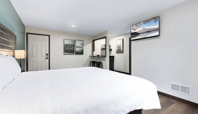 Riverside Retreat | Pets OK! | WiFi | Fishing