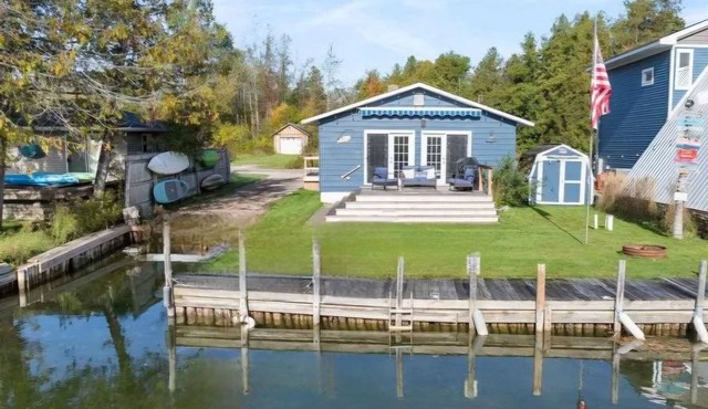 RIVERVIEW COTTAGE LLC. Charming 2-bedroom cottage on Crooked River in Alanson.