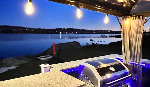 RiverView Retreat – Where Classic Charm Meets Coastal Comfort