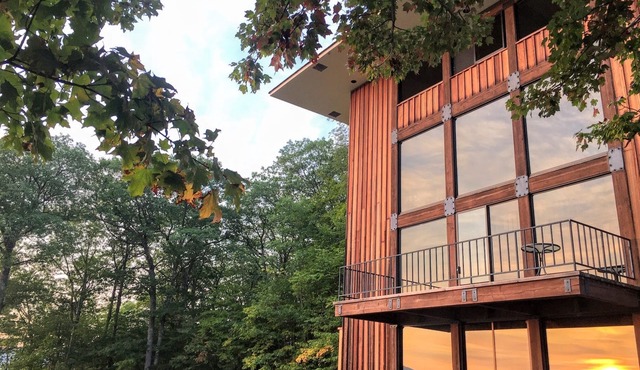 RL Breathtaking views, private mountain retreat. Hot Tub, Dog Friendly, great location!