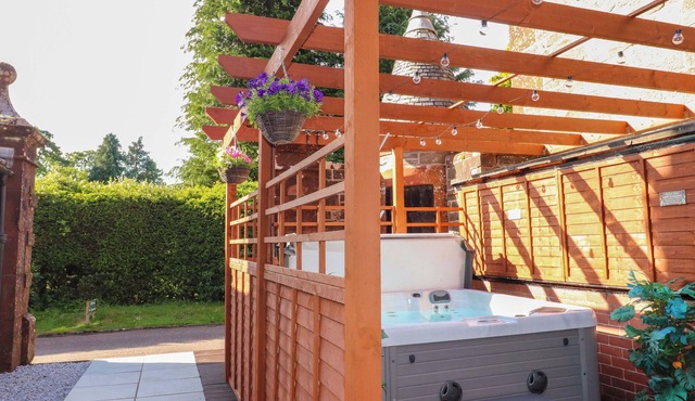 ROB ROY APARTMENT, family friendly, with hot tub in Buchlyvie