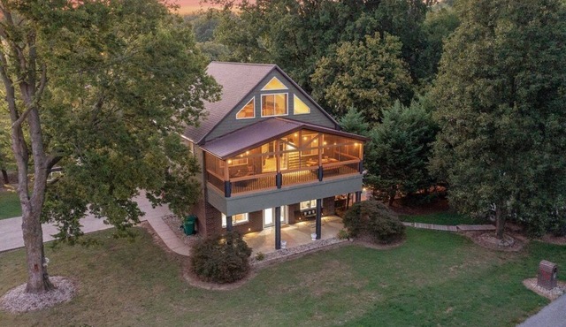 Rock and Roll River House