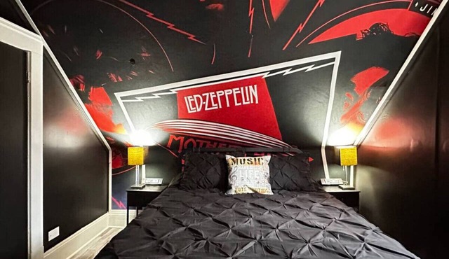Rock 'n' Roll Haven | Themed | Sleeps 6