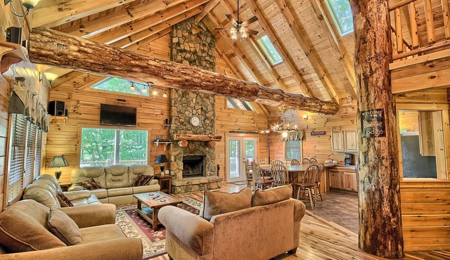 Rocky View Lodge - Private Lodge in Hocking Hills
