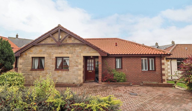 ROKEBY, pet friendly, country holiday cottage in Bamburgh