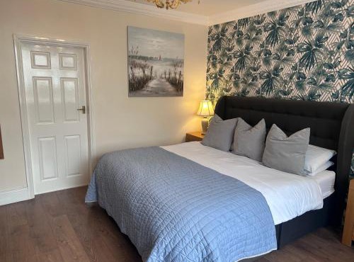Roker Cottage, luxury seaside apartment, private parking, sky tv