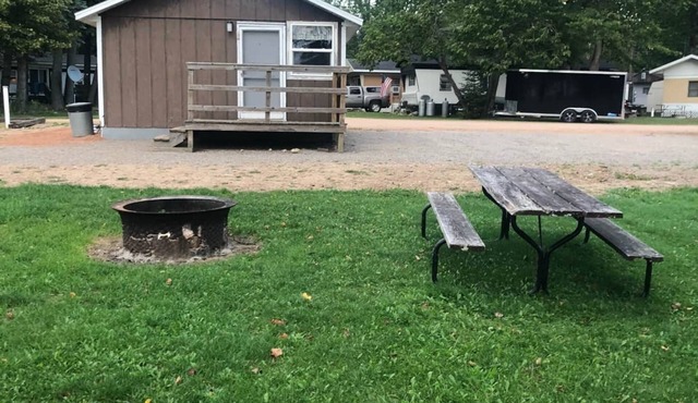 Rolling Stone Lakeside Cabin 2 East Shore Resort