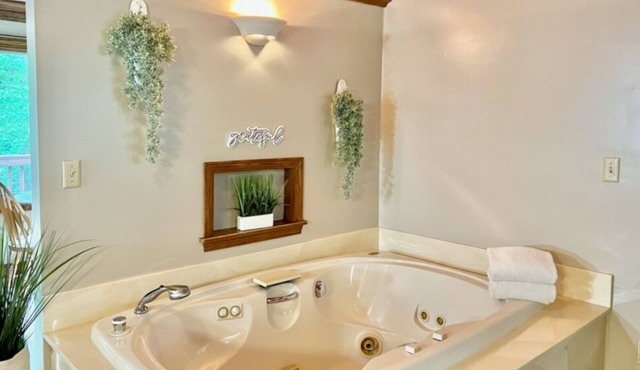 Romantic Bridal Suite Rentals - Bridal Suite 2