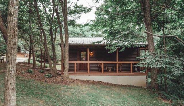 Romantic Cabin King Bed 12-Acre Getaway
