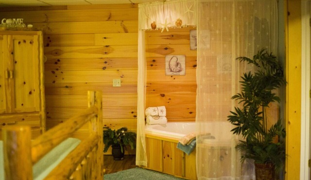Romantic Couples Suite with Jacuzzi Tub and Kitchenette