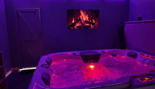 Romantic getaway with private hot tub