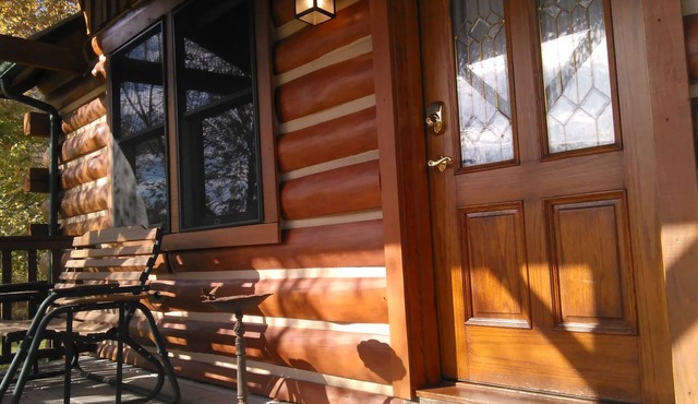 Romantic log cabin getaway--45 min NW of Indianapolis