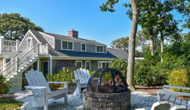 Roof Deck, Walk to Forest Beach, Fire Pit!