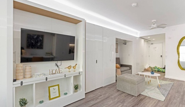 Rooftop | Free Parking | Near Cleveland Clinic