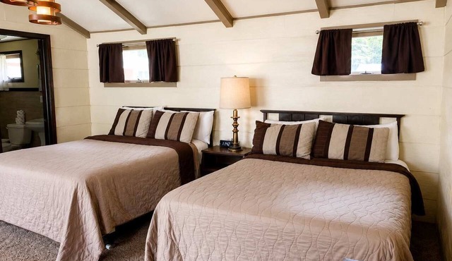 Room 14-2 Queen SuiteWoodland Motor Lodge