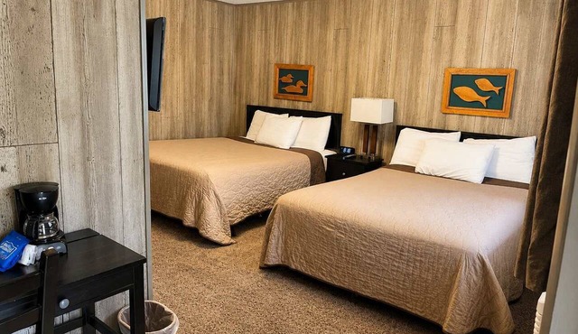 Room 25-2 Queen Suite -Woodland Motor Lodge