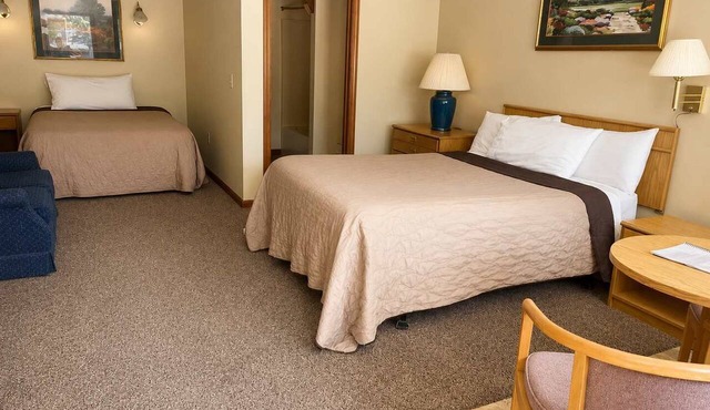 Room 29-1 Queen 1 Full Suite-Woodland Motor Lodge