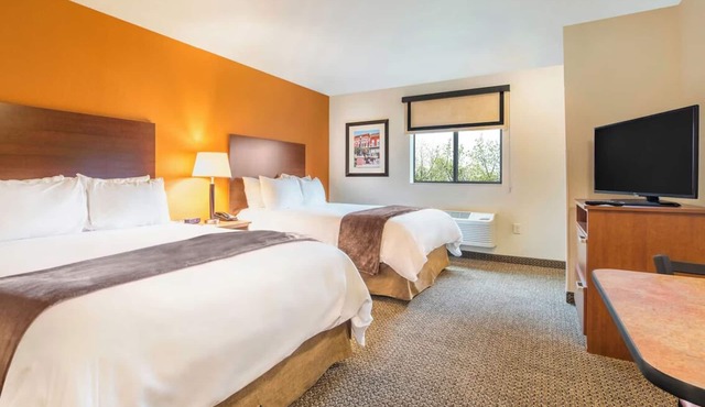 Room Near WaTiki, Dino Park, and Reptile Gardens! Pets Allowed! With Kitchen!