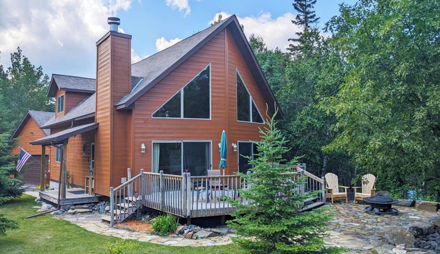 Room to gather inside and out with Rainy Lake access!