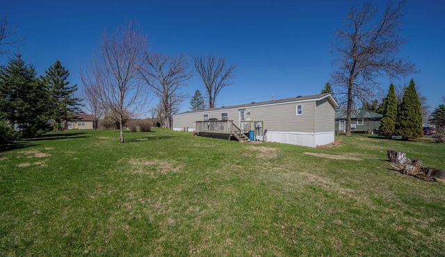 Room to Roam 3-bedroom cabin with AC in Swanville