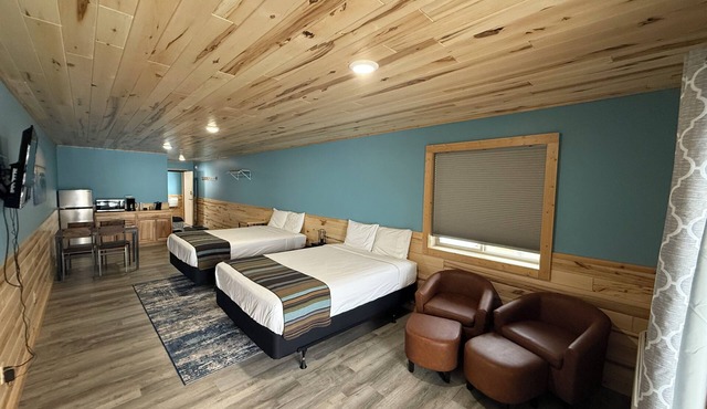 Roomy 1-bedroom hotel in peaceful Cass Lake with AC, Hotel 4