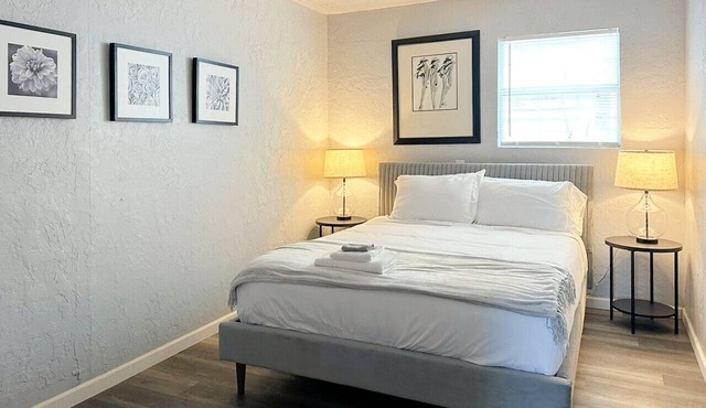 Roomy, well-located 1BR near Integris Children's — a great fit for work stays #20B