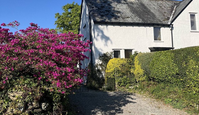 Rose Bank Cottage - a cottage that sleeps 5 guests in 3 bedrooms