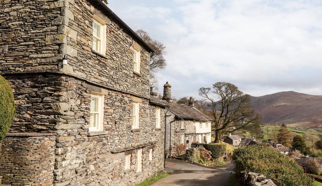 ROSE COTTAGE AT TROUTBECK, character holiday cottage in Troutbeck
