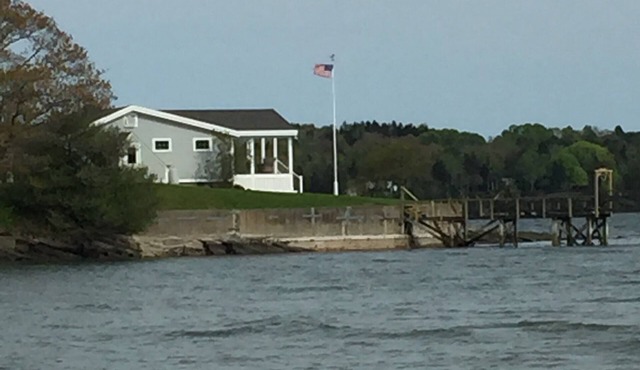 Rose Cottage Oceanfront with Private Dock