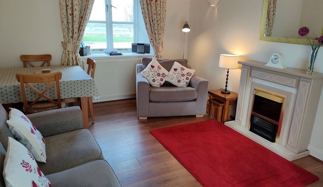 Rose Cottage: Romantic Dog‑Friendly Cottage with peaceful views & private garden