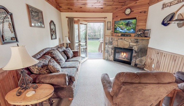 Rough Cut Lodge - Spruce Cabin