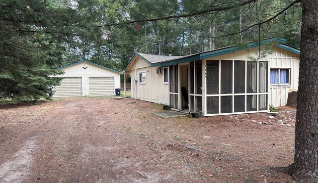 "Royce's Outpost" nearby trails and AuSable River