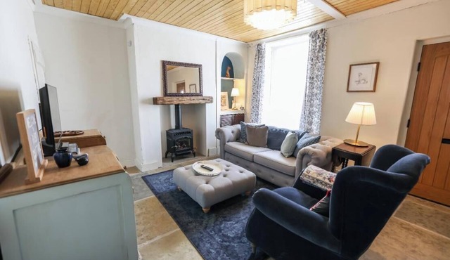Ruby Cottage is a boutique retreat in Penrith, just steps from shops, pubs and restaurants, and moments from the Lake District. With stylish comfort and a private patio, it’s the perfect base for romantic escapes or small group adventures.