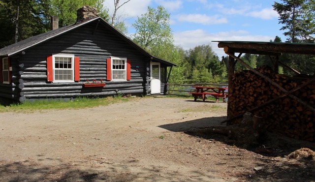 Rustic, 3-bedroom, log cottage, Lake-view, Pet-friendly, Downeast Maine