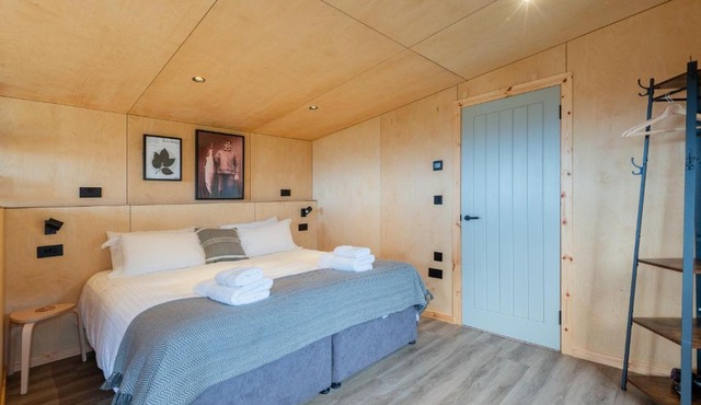 Rustic Cabins, sea views from rewilded farm with Highland Cows