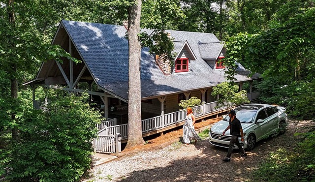 Rustic Cedar Inn | Luxury 6BR Lodge, Kids Loft