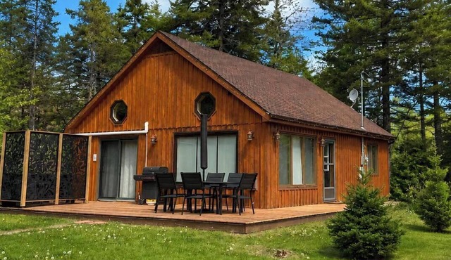 Rustic Cottage in Falls Lake With Hot Tub - Partridge Perch