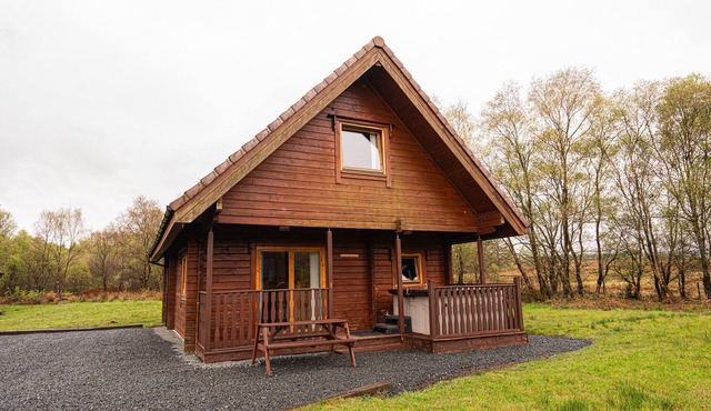 Rustic Lodge retreat with Hot Tub, Sleeps 6