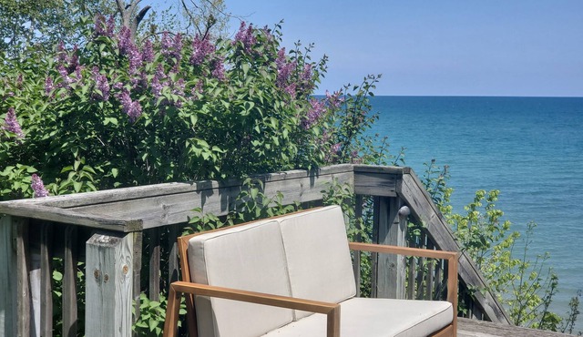 Rustic Log Cottage - Steps to Onsite Beach + Amenities