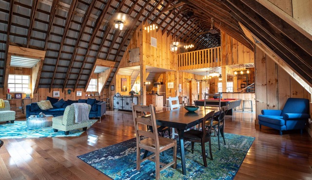 Rustic meets industrial: pet-friendly barn with near Nashville, Indiana!