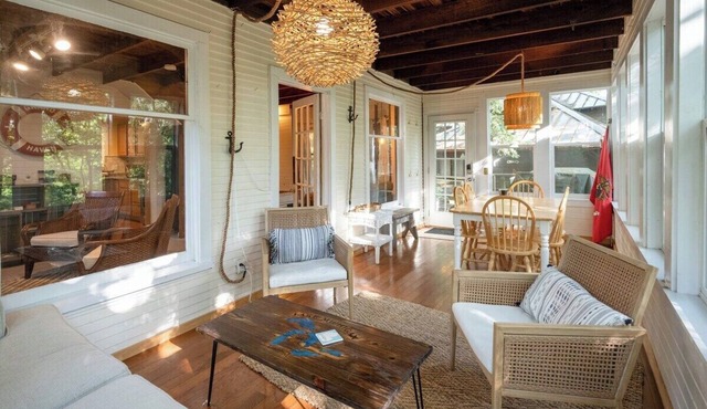 Rustic Private Cottage w/4 Bedrooms + Close to